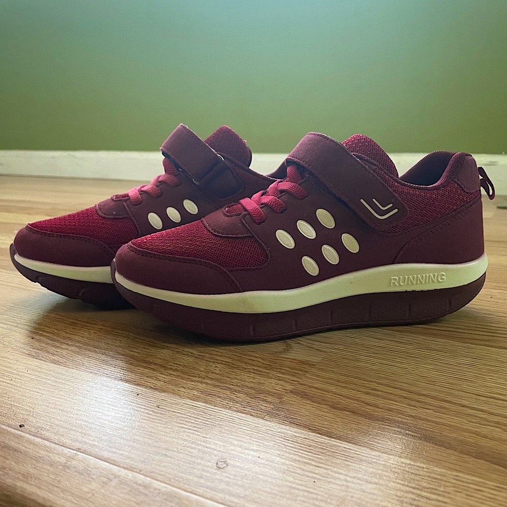 MINIKA Running Shoes